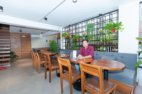 7 Days Premium Hotel, 