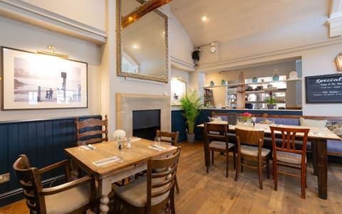 The Bridge in Barnes, Restaurant