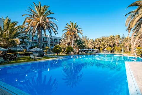 May Beach Hotel, Pool