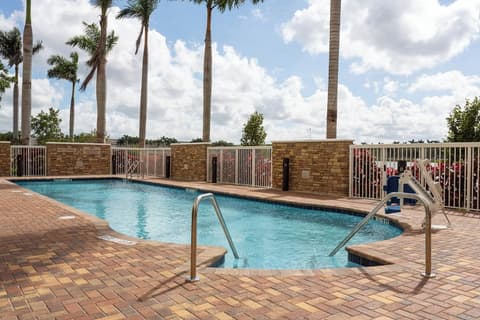 SpringHill Suites by Marriott Fort Lauderdale Miramar, Pool