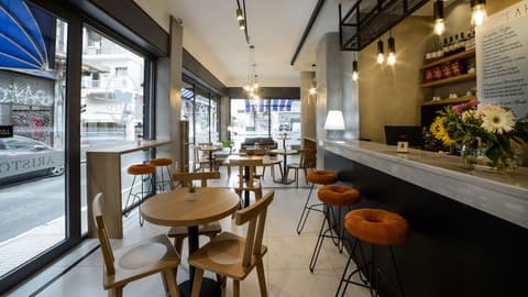 Tins Athens, Breakfast area