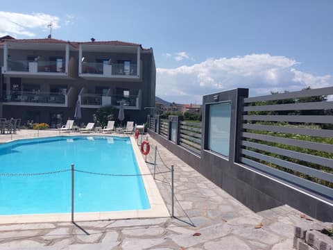 Galaxy City Hotel, Outdoor pool