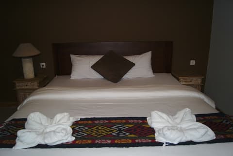 Ghamed Sari, Room