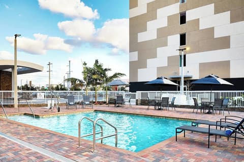 AC Hotel by Marriott Miami Airport West/Doral, Pool