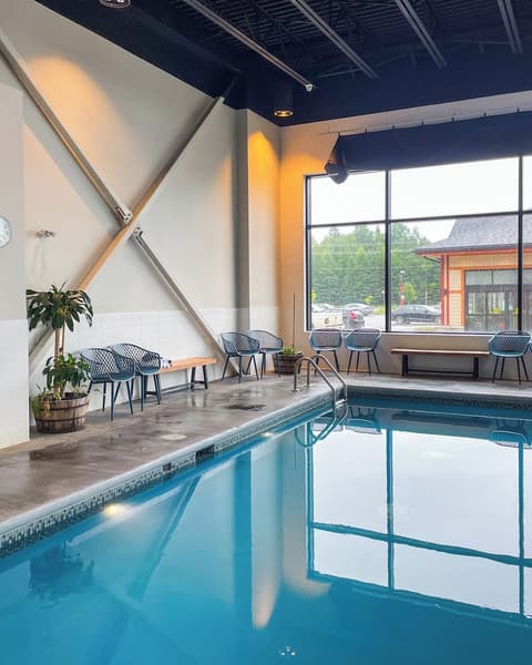 Microtel Inn and Suites by Wyndham Mont Tremblant, Indoor pool