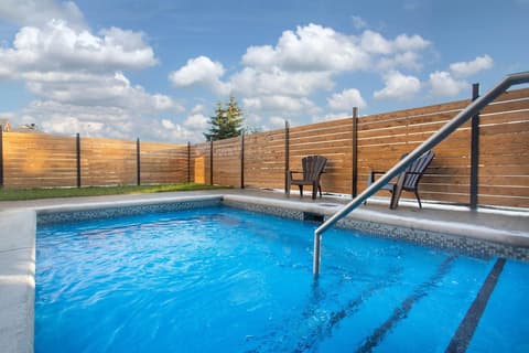 Microtel Inn and Suites by Wyndham Mont Tremblant, Pool