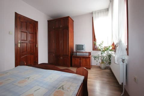 Ilinden, Room