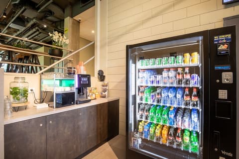 Hotel New Kit, Food and drink