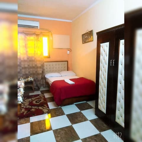 New Palace Hotel, Room