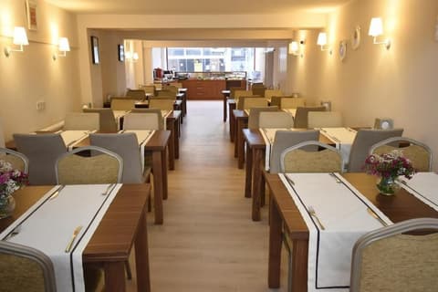 Parion House Hotel, Dining