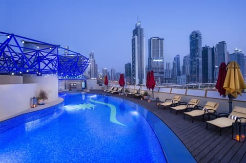 Leva Hotel and Suites, Mazaya Centre, Rooftop pool