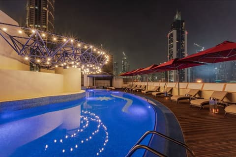 Leva Hotel and Suites, Mazaya Centre, Rooftop pool