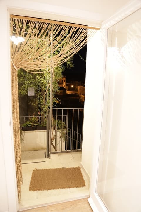 La Casa del Gelsomino, Interior entrance