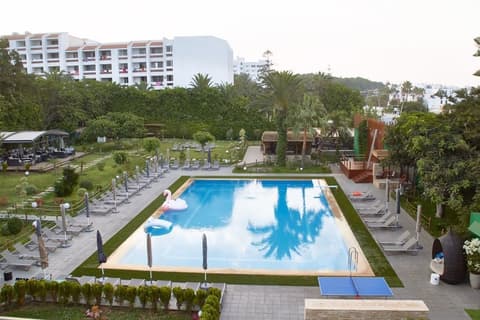Mabrouk Hotel And Suites, Outdoor pool
