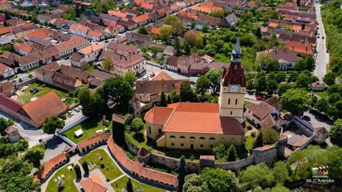 Cristian Inn, Exterior