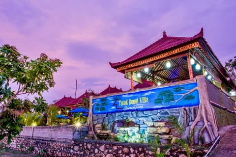 Tatak Bunut Villa Ceningan, Front of property