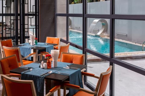 Woovo Phuket Patong, Restaurant