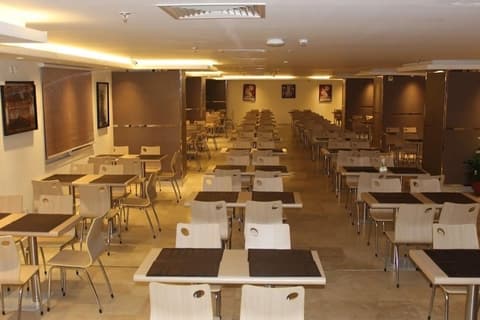 Batoul Ajyad, Restaurant