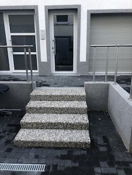 Apartment 4 Rent, Interior entrance