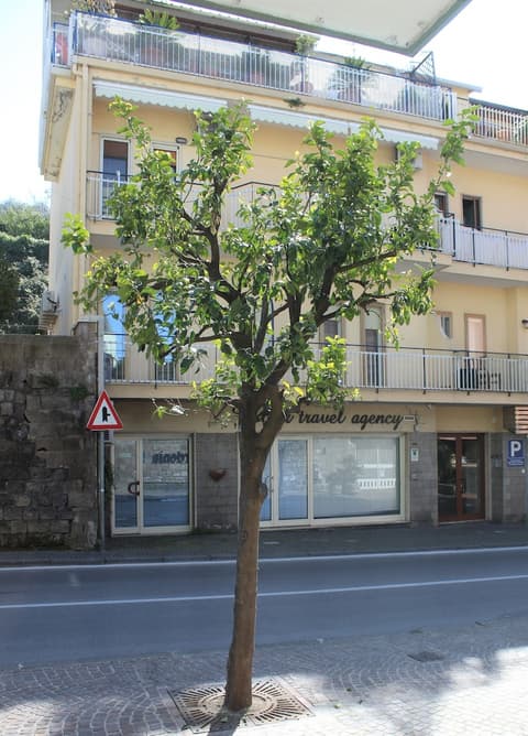 Sorrento Comfort Rooms, Exterior