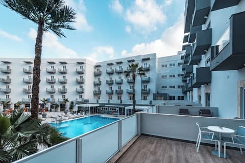 Pebbles Resort, Terrace/patio