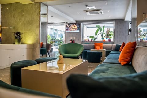 Pebbles Resort, Lobby sitting area