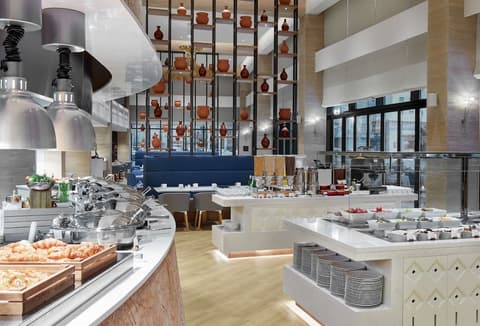 Hilton Garden Inn Muscat Al Khuwair, Breakfast area