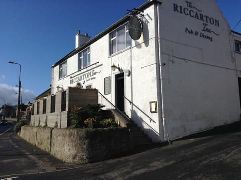 Riccarton Inn, Exterior