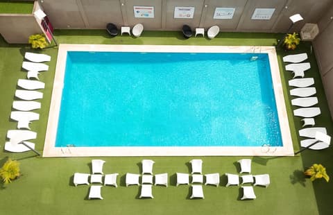 Hôtel du Golfe, Pool