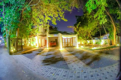 Cinnamon Airport Residencies, 