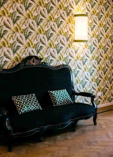 Flor in Florence, Lobby sitting area