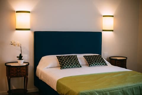 Flor in Florence, Room