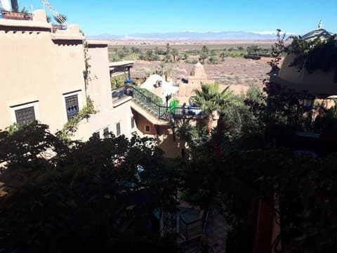 Dar Bladi, Front of property