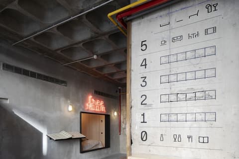 Zero Box Lodge Porto, Reception