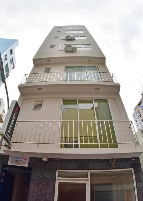 Tourist Inn, Exterior