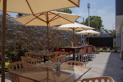 Hotel Estelar San Isidro, Terrace/patio