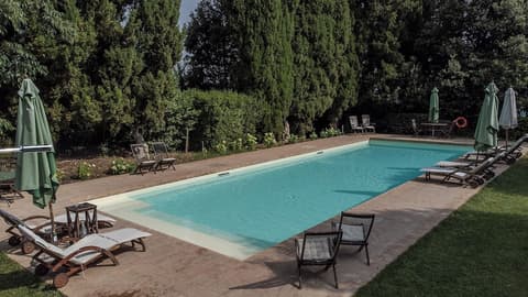 Agriturismo La Fattoria di Capezzana, Pool
