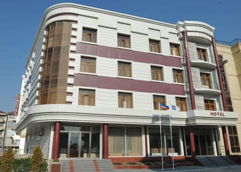 Royal Hotel, Exterior