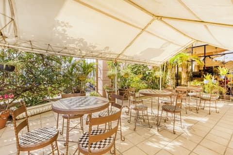 Capital O Colina Dorada, Restaurant