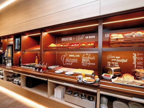 B&B HOTEL Lübeck Berliner-Platz, Breakfast buffet