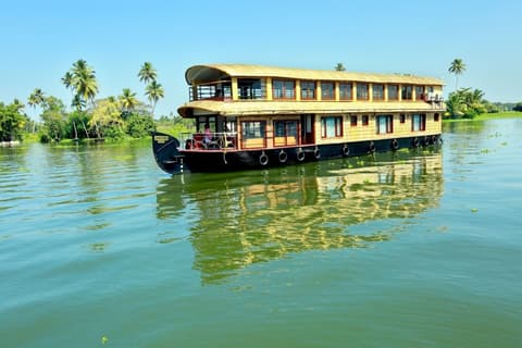 Kerala Houseboats, Room