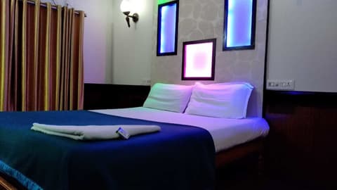 Kerala Houseboats, Room