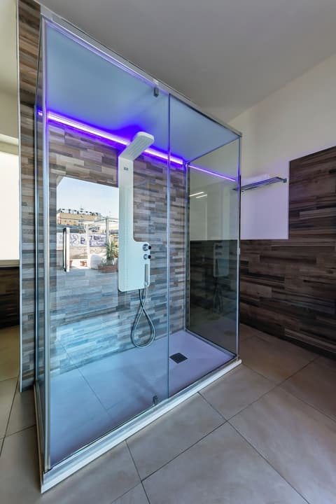 Napoli Squares Suites, Bathroom