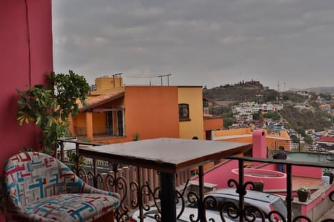 Hotel Chocolate Suites, Reception