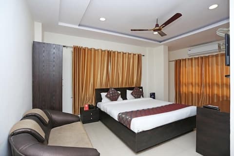 Hotel Sahu Near Kashi Vishwanath Temple Gate, Room