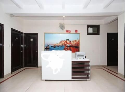Hotel Sahu Near Kashi Vishwanath Temple Gate, Lobby