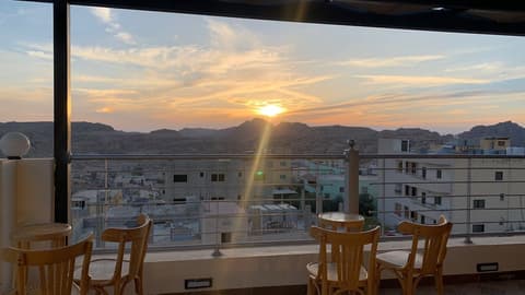 Shaqilath Hotel, Restaurant