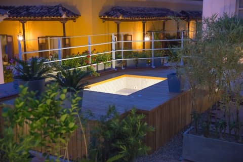Hotel Casona del Colegio, Outdoor spa tub