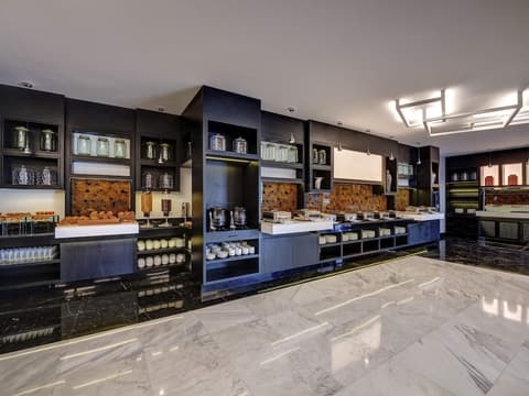 Novotel Sharjah Expo Center, Restaurant