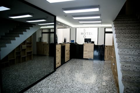 Hotel 500, Lobby